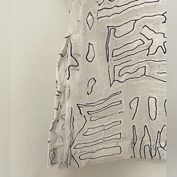 Graff by um Company Black & White Graphic Print Linen Blend Blouse Size PXS - Picture 8 of 8